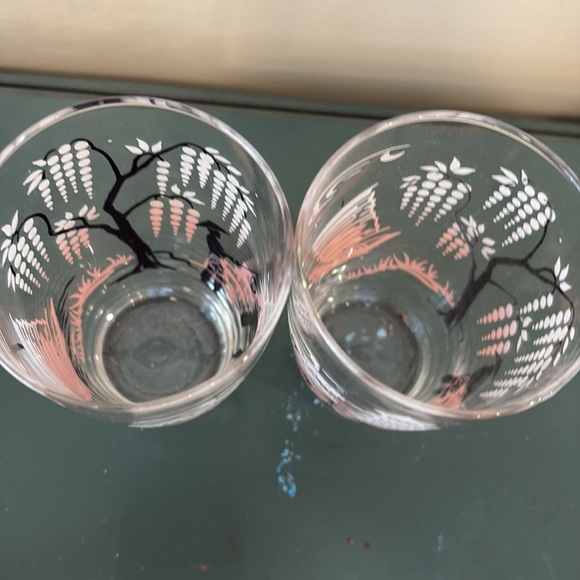 Vintage Libbey Mid Century Japanese Cherry Blossom Glasses. Set of 2 - Picture 2 of 4